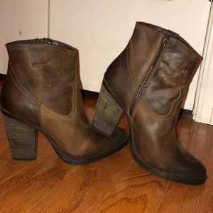 Adorable cowgirl ankle boots
